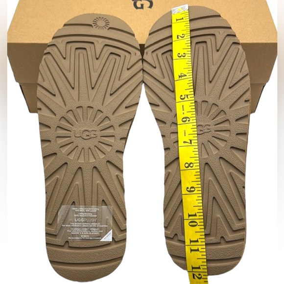 UGG Classic Slippers Size 11 - Picture 11 of 16